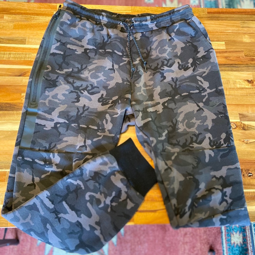 Nike Tech Joggers